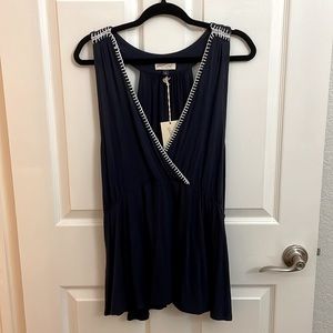 🎁NWT Universal Threads Navy V-neck Tank Top with White Blanket Stitching